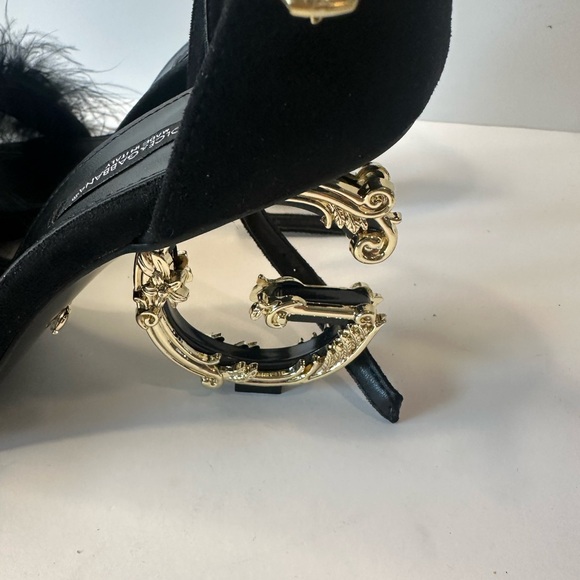 Fashion design 
Barocco-Heel Feather Ankle-Strap Sandals - Picture 3 of 13